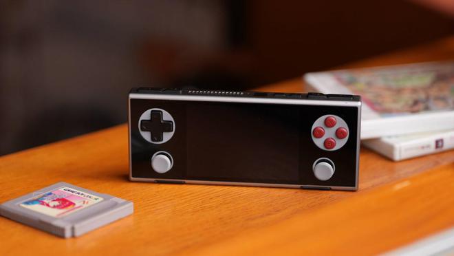 9掌机发布：复古外观搭载安卓系统首发1299元AYANEO Pocket MICRO G9(图2)